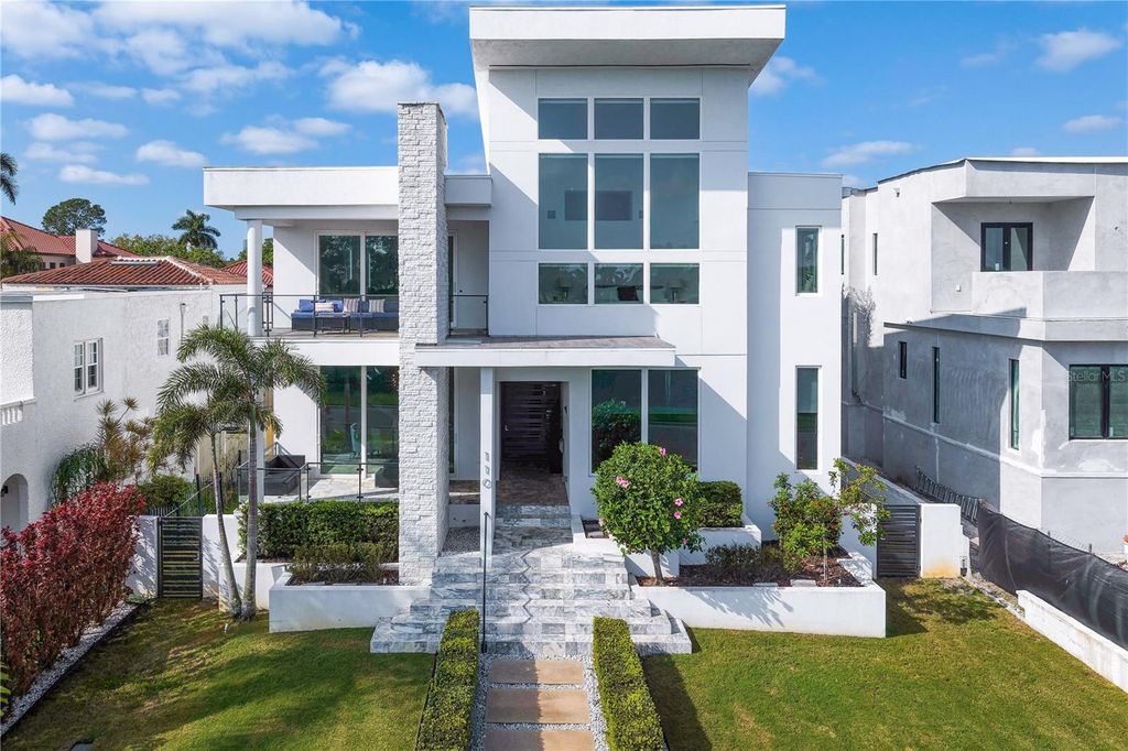 110 PALMERA BOULEVARD NE, St Petersburg, FL 33704