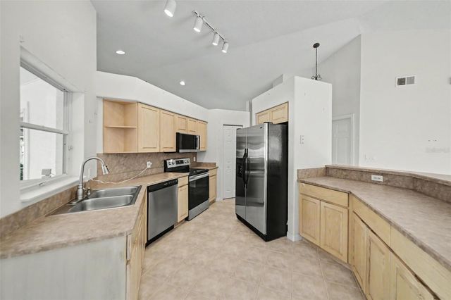 10 BURBANK DRIVE, Palm Coast, FL 32137