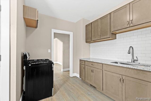 4810 Lenox Street, Detroit, MI 48215