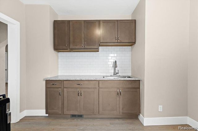 4810 Lenox Street, Detroit, MI 48215