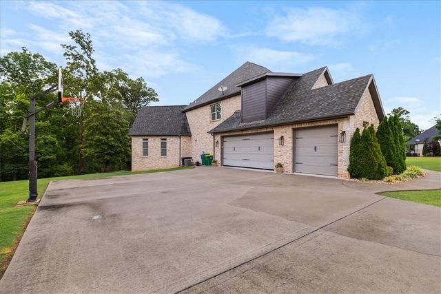 1479 Le Chesnay Drive, Centerton, AR 72719