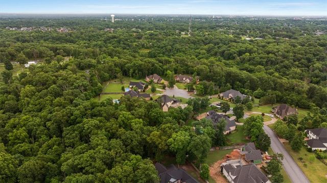 1479 Le Chesnay Drive, Centerton, AR 72719