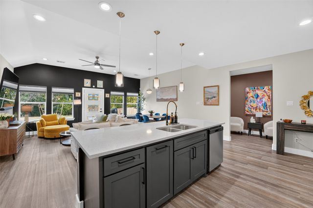 4211 S Denley Drive, Dallas, TX 75216