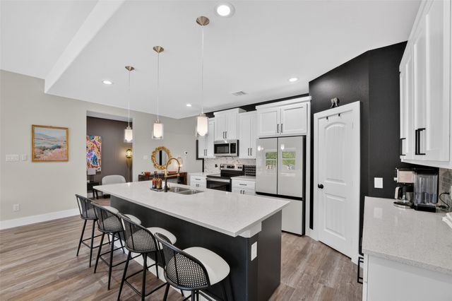 4211 S Denley Drive, Dallas, TX 75216
