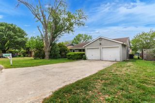 807 Travis ST, Lockhart, TX 78644