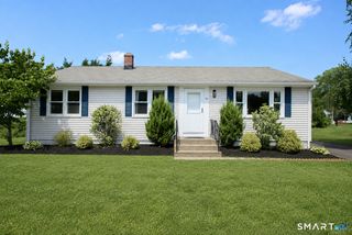 28 East Clover Circle, Hamden, CT 06514