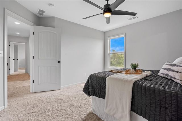 2301 S Eagle Court, Independence, MO 64057