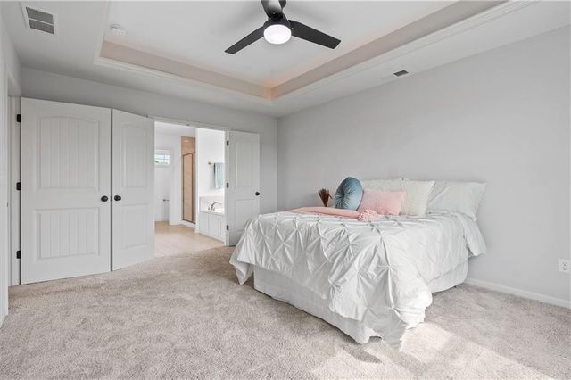 2301 S Eagle Court, Independence, MO 64057