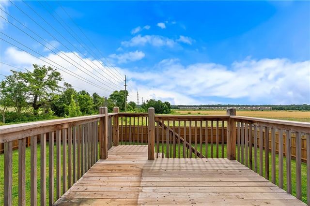 2301 S Eagle Court, Independence, MO 64057