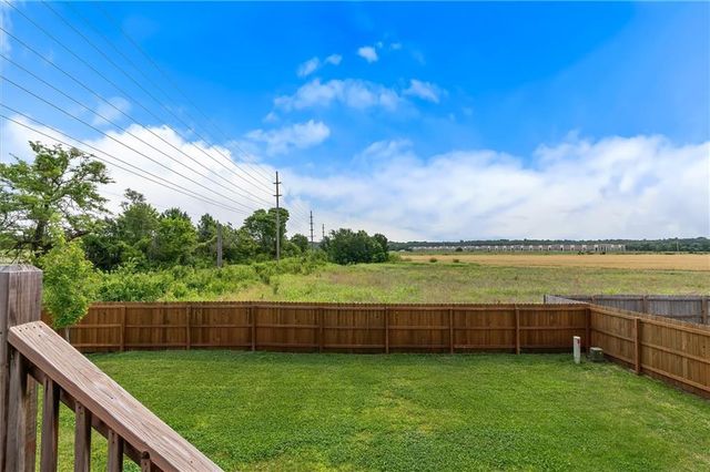 2301 S Eagle Court, Independence, MO 64057
