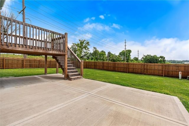 2301 S Eagle Court, Independence, MO 64057