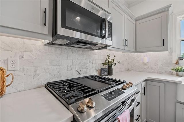 2301 S Eagle Court, Independence, MO 64057