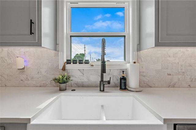 2301 S Eagle Court, Independence, MO 64057
