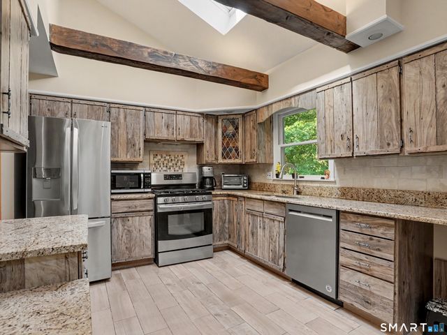 15 Flat Rock Drive, Ridgefield, CT 06877