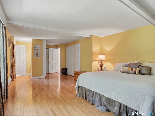 15 Flat Rock Drive, Ridgefield, CT 06877