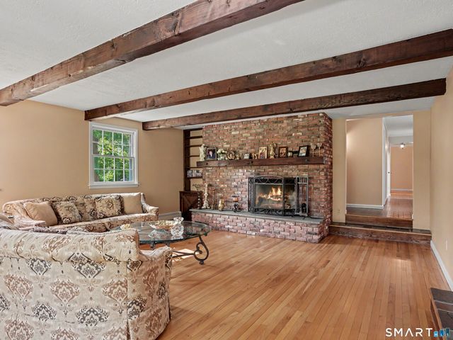 15 Flat Rock Drive, Ridgefield, CT 06877