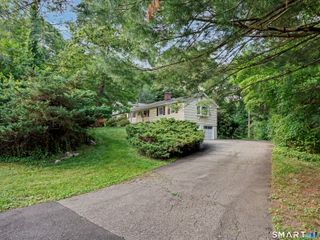 15 Flat Rock Drive, Ridgefield, CT 06877