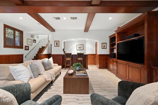 1290 Hillcrest Avenue, Pasadena, CA 91106