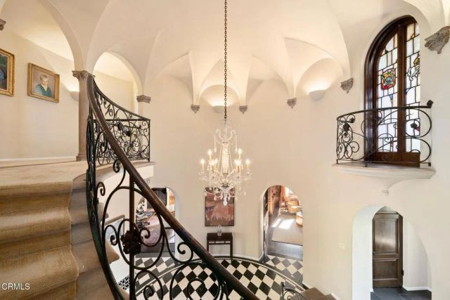 1290 Hillcrest Avenue, Pasadena, CA 91106