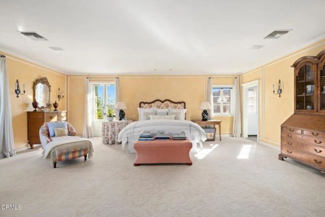 1290 Hillcrest Avenue, Pasadena, CA 91106