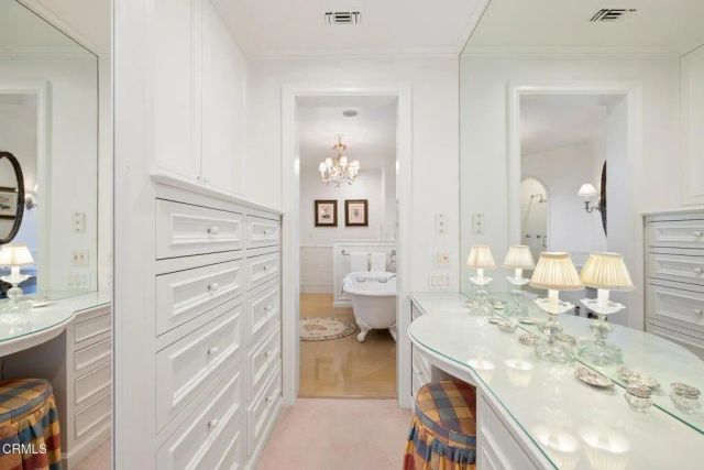 1290 Hillcrest Avenue, Pasadena, CA 91106