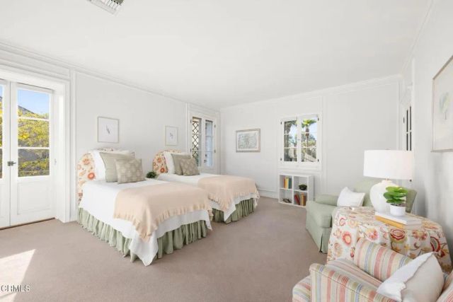 1290 Hillcrest Avenue, Pasadena, CA 91106