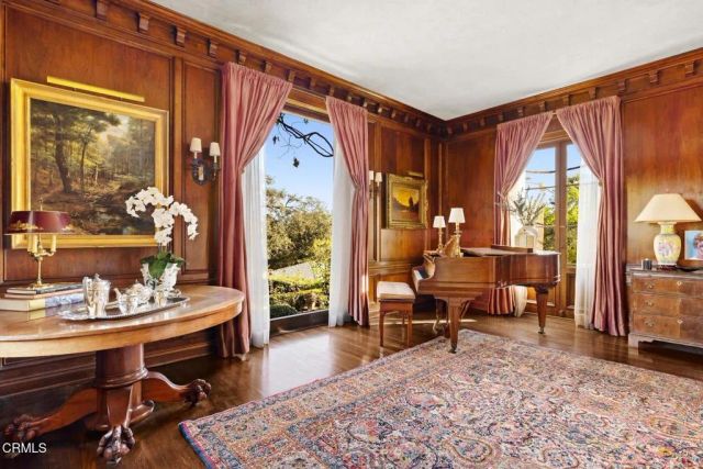 1290 Hillcrest Avenue, Pasadena, CA 91106