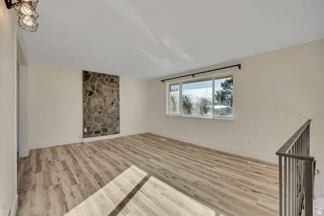 3814 W MANSFIELD CIR, West Jordan, UT 84084