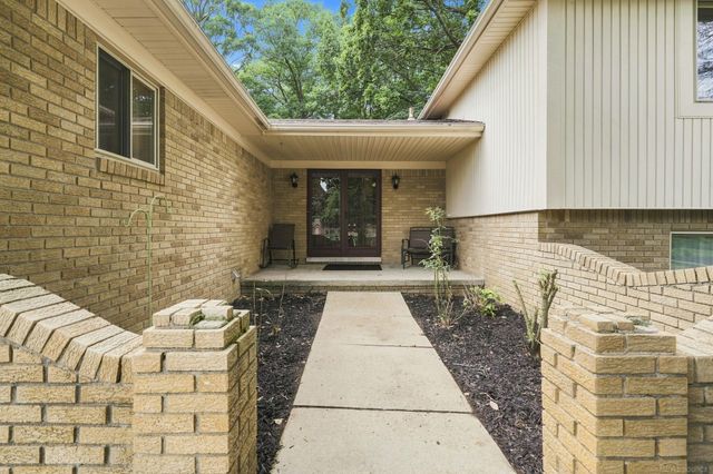 47795 Anna Court, Shelby Twp, MI 48315