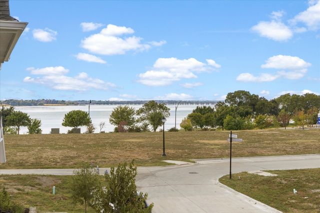 1814 Waterwalk Drive, Rowlett, TX 75088