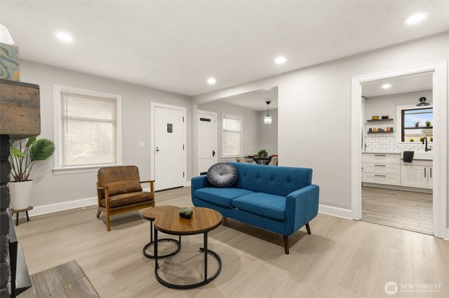 2010 13th Avenue NW, Puyallup, WA 98371