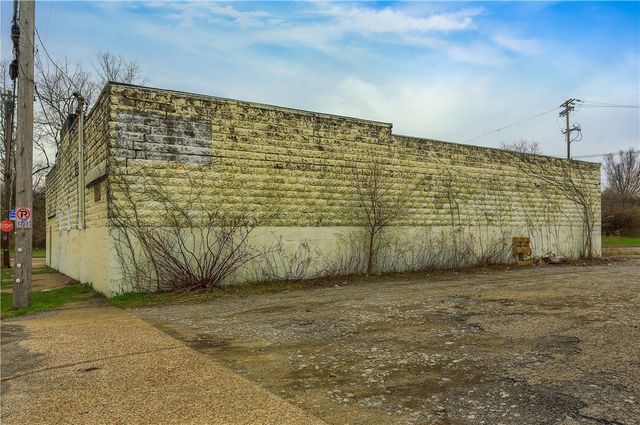 97 Helen St, Mckees Rocks, PA 15136