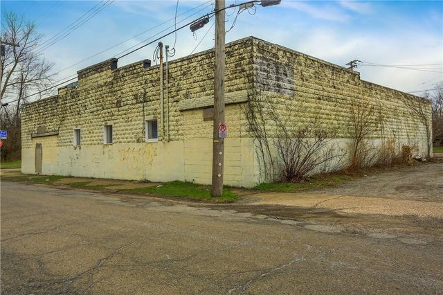 97 Helen St, Mckees Rocks, PA 15136