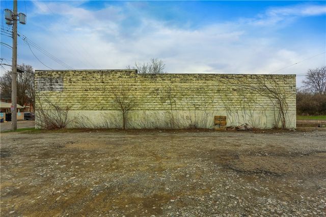 97 Helen St, Mckees Rocks, PA 15136