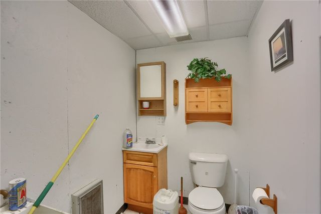 97 Helen St, Mckees Rocks, PA 15136