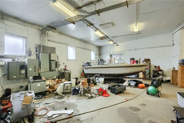 97 Helen St, Mckees Rocks, PA 15136