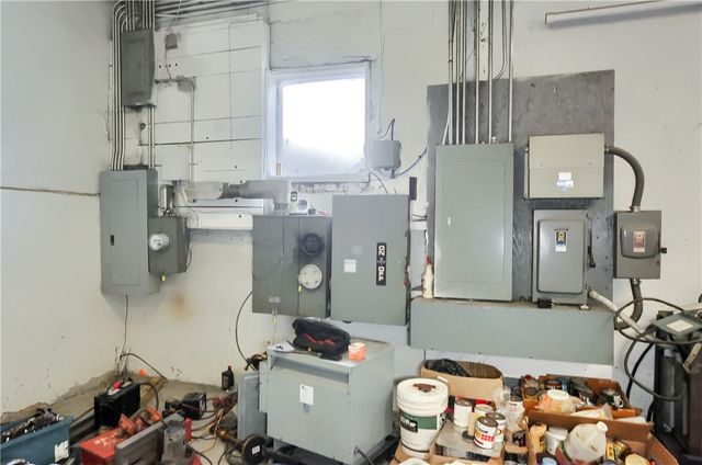 97 Helen St, Mckees Rocks, PA 15136