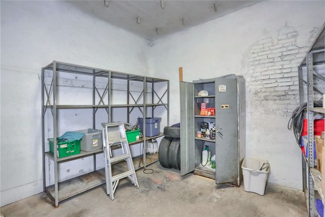 97 Helen St, Mckees Rocks, PA 15136