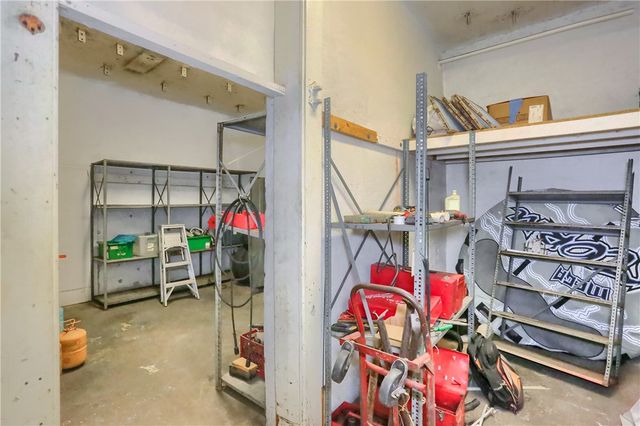 97 Helen St, Mckees Rocks, PA 15136