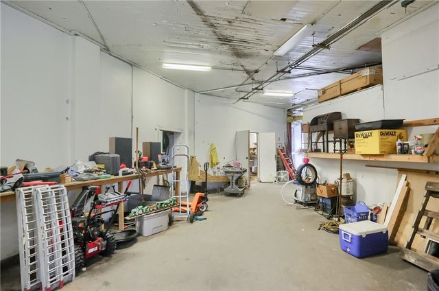 97 Helen St, Mckees Rocks, PA 15136