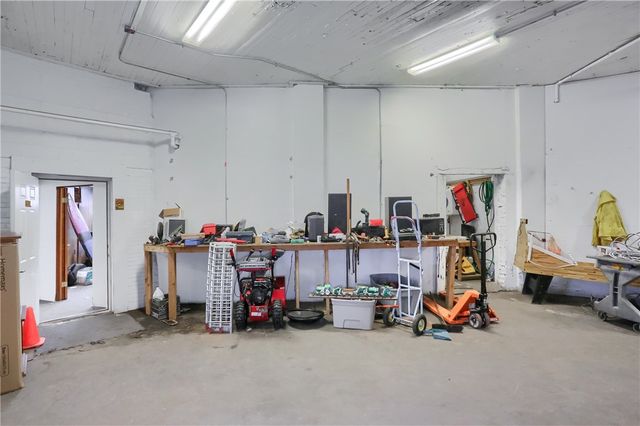 97 Helen St, Mckees Rocks, PA 15136