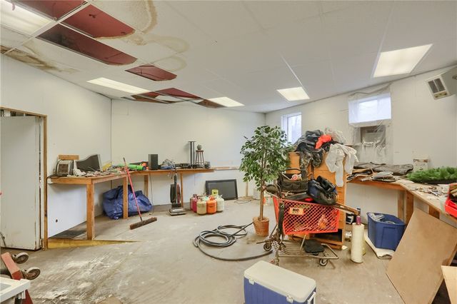 97 Helen St, Mckees Rocks, PA 15136