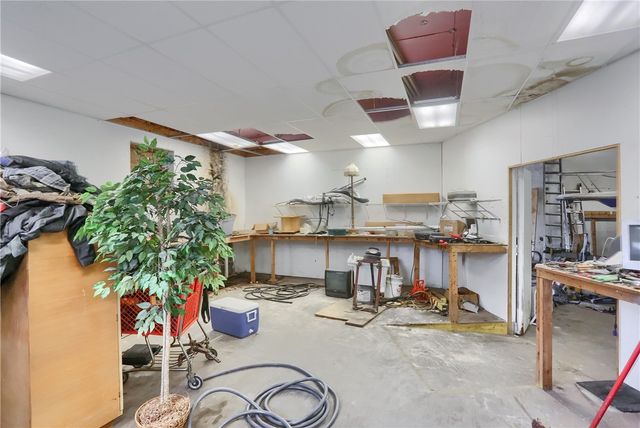 97 Helen St, Mckees Rocks, PA 15136