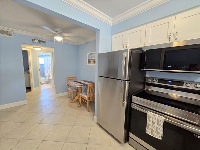 525 73RD AVENUE 2, St Pete Beach, FL 33706