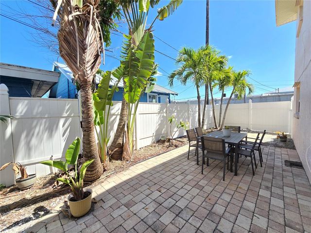 525 73RD AVENUE 2, St Pete Beach, FL 33706
