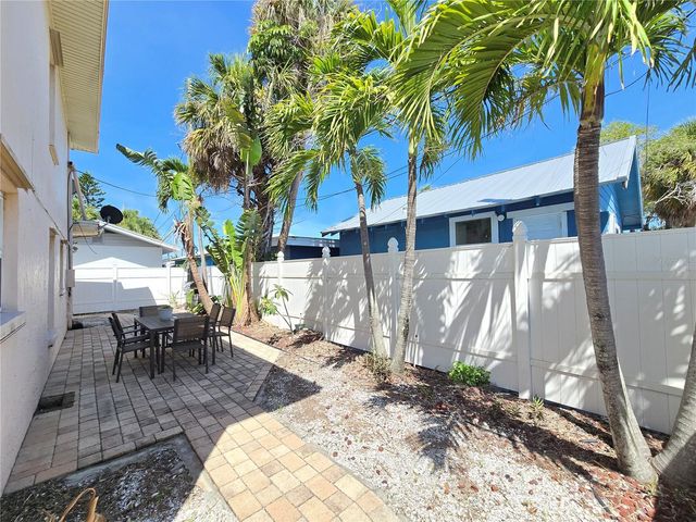 525 73RD AVENUE 2, St Pete Beach, FL 33706