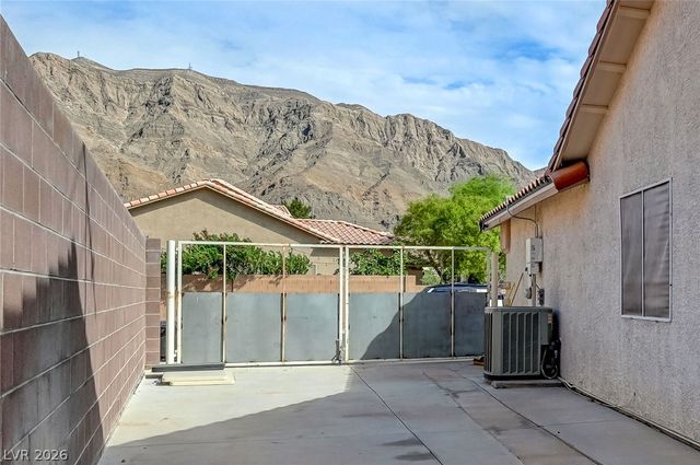 1221 Blazing Sand Street, Las Vegas, NV 89110