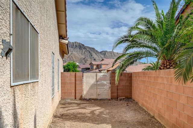 1221 Blazing Sand Street, Las Vegas, NV 89110
