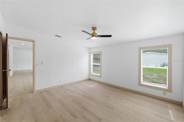 8726 N MEADOWVIEW CIR, Tampa, FL 33625