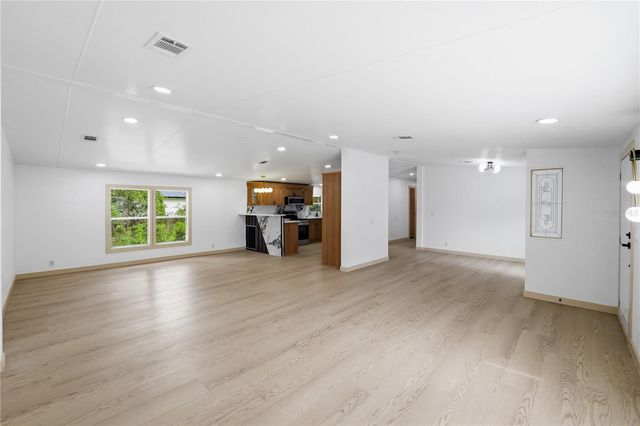 8726 N MEADOWVIEW CIR, Tampa, FL 33625
